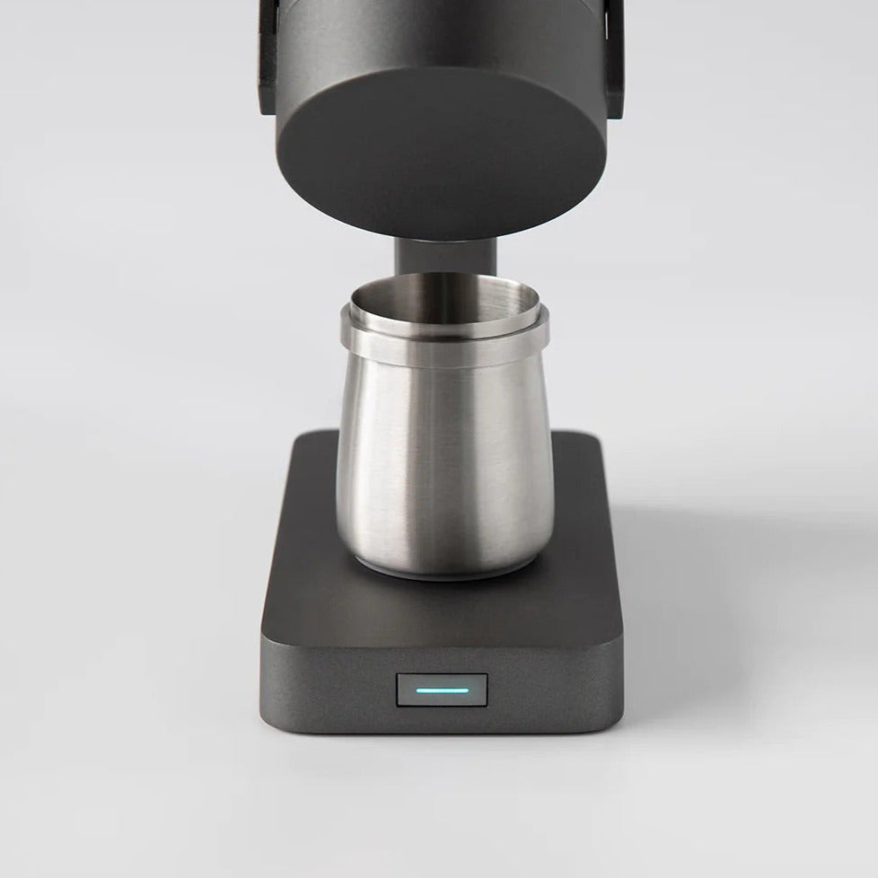 Acaia Orbit Single Dose elektrische Kaffeemühle zusammen mit Dosierbecher M