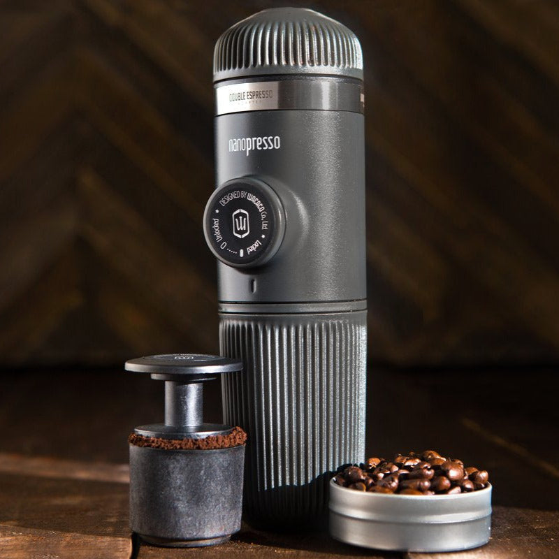 Mit Barista Kit erweiterte Wacaco Nanopresso mit größerem Wassertank, Filterkorb und Tamper