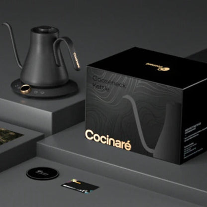 Cocinare Flow Gooseneck Kettle Wasserkocher elektrisch neben Verpackung