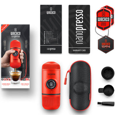 Wacaco Nanopresso tragbare Espressomaschine mit Schutzhülle in Lava Red, Lieferumfang