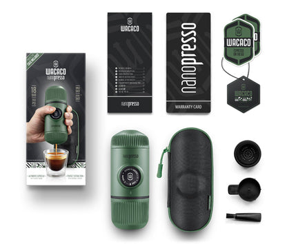 Wacaco Nanopresso tragbare Espressomaschine mit Schutzhülle in Moos Grün